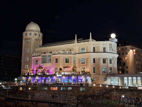 Urania building and Klyo bar at night