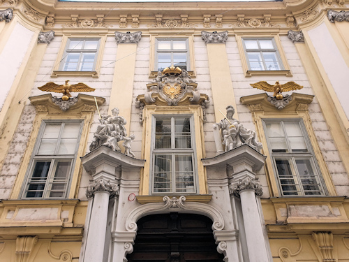 Fron view of the Altes Rathaus